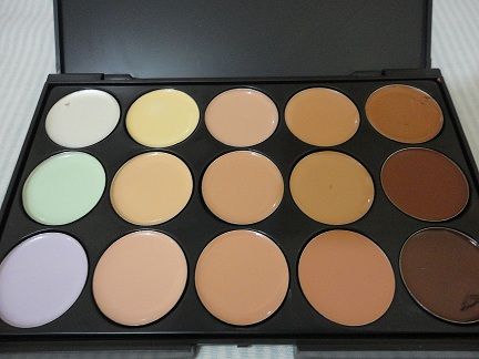 Paleta de 15 Bases, Corretivos e Iluminador - FRETE GRÁTIS!